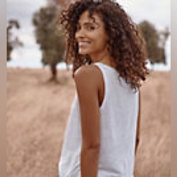 Garnet Hill White Tank with Front Floral Detail size XL - Picture 1 of 5